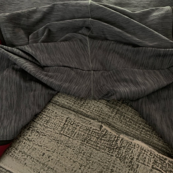 Victoria Secret Bonded Large Gray and Burgundy Leggings, inseam 28” EUC - Picture 5 of 7